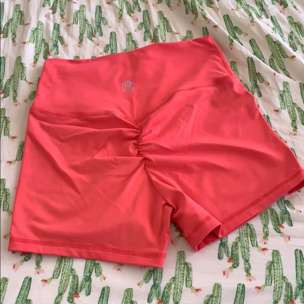 ✨ SOLD ✨TYC CORAL SCRUNCH BOOTY SHORTS